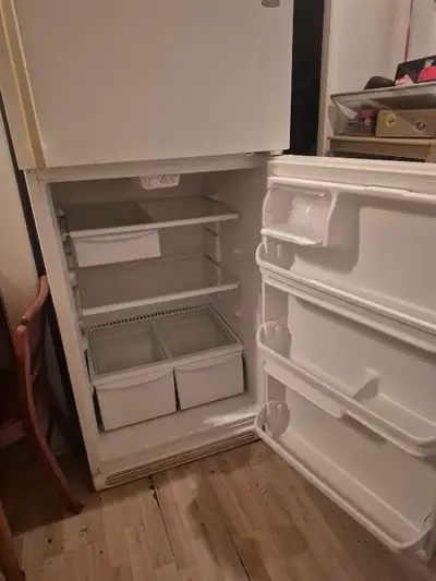 Réfrigérateur a vendre 100$ , View more