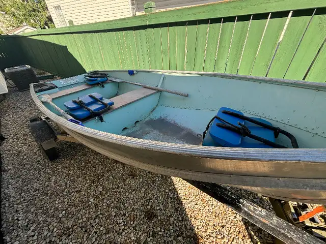 12 foot Lund fishing boat in Powerboats & Motorboats in Edmonton - Image 3