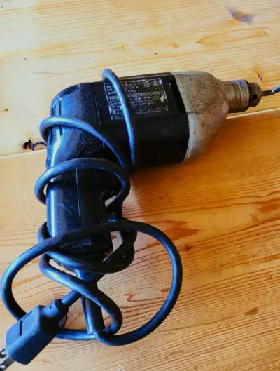 Nice small drill for the crafts person at heart. It is in good condition. Perfect addition to the ga...