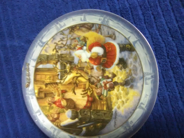 XMAS PLATES..BUY THREE AND GET THE 4TH ONE FREE in Holiday, Event & Seasonal in Barrie - Image 3