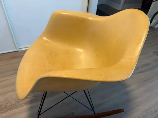 Eames | Herman MIller 1950s Armshell Rocking Chair in Chairs & Recliners in Mississauga / Peel Region - Image 4