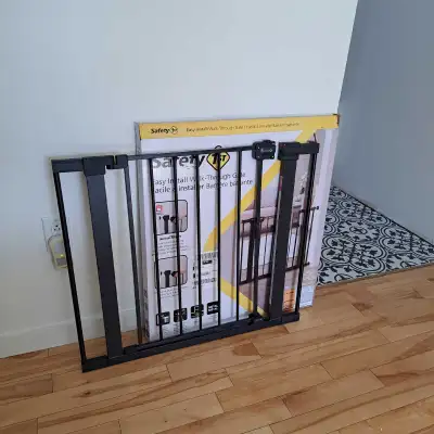 Barrière bébé, noire / Easy Install Walk-Through Gate, Black, View more