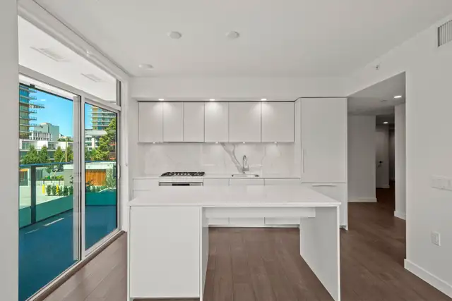 Metrotown – Spacious 2 Bedroom Unit at Maywood on the Park