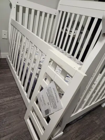DAVINCI. Convertible White Crib. Million Dollar Baby CO, View more