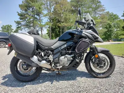 2017 VStrom 650XT ABS, 25077km, comes complete with factory hard bags, centre stand, factory radiato...