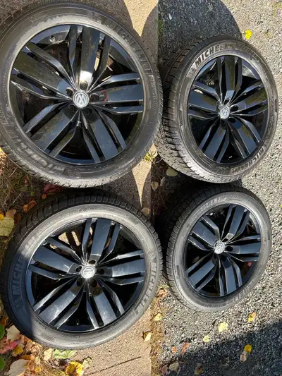 OEM VW Atlas wheels and Michelin tires execline black Size: 20" x 8", 5 Lug, 112mm Bolt Pattern, 34m...