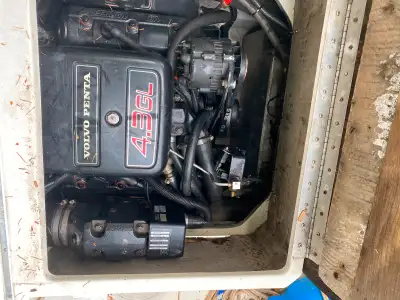 Owned boat for 10 years new motor 2017 leg redone complete 2018 service every year Haney marine . Tr...