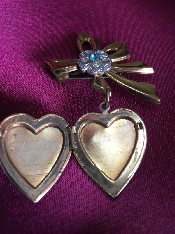Vintage Brooch/Pin with Heart Shaped Locket in Jewellery & Watches in Medicine Hat - Image 2