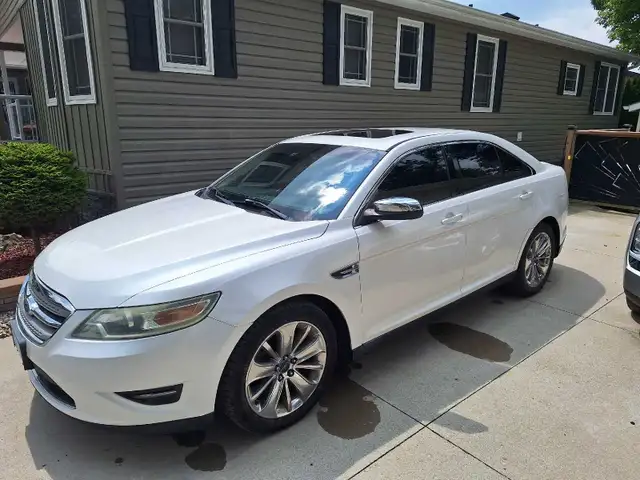 2011 ford taurus..se limited513987944499138560