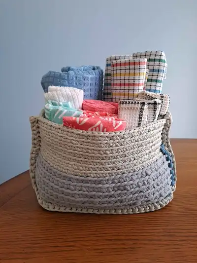 Petit Panier de rangement faite au crochet NEUF, View more