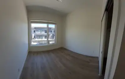 Single bedroom for rent in *BRAND NEW* townhouse in the Lake Country. With shared bathroom and close...