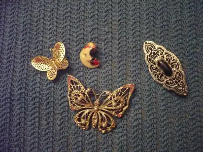 LADIES ELEGANT COSTUME JEWELRY BROACHES #J-18 • LARGE BUTTERFLY: 2 ¼” Inches across by 1 ¾” inches i...