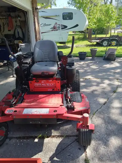 GRAVELY 60 " inch Commercial Zero Turn Lawn Mower