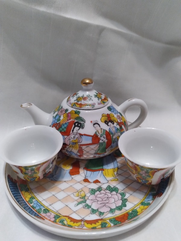 VINTAGE CHINESE MINITURE TEA SET Arts & Collectibles Barrie Kijiji