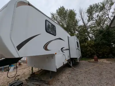 For Sale: 2012 KZ Sportsmen 25 ft Fifth Wheel Travel Trailer, towable by a 1/2 ton Looking for the p...