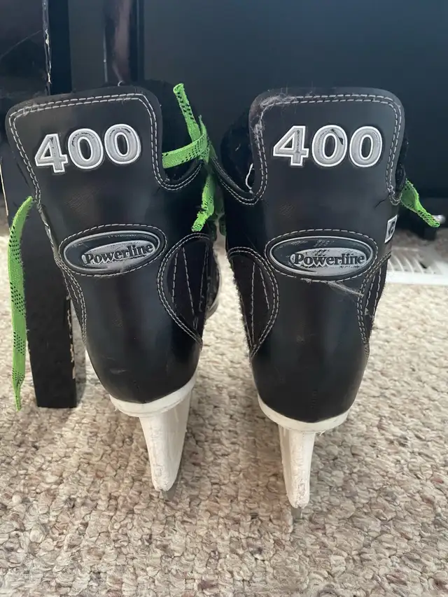 Youth hockey skates  in Hockey in Calgary - Image 9