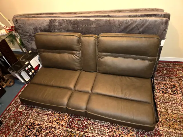 Puma Trailer Sofa Bed in Bedding in Ottawa - Image 2