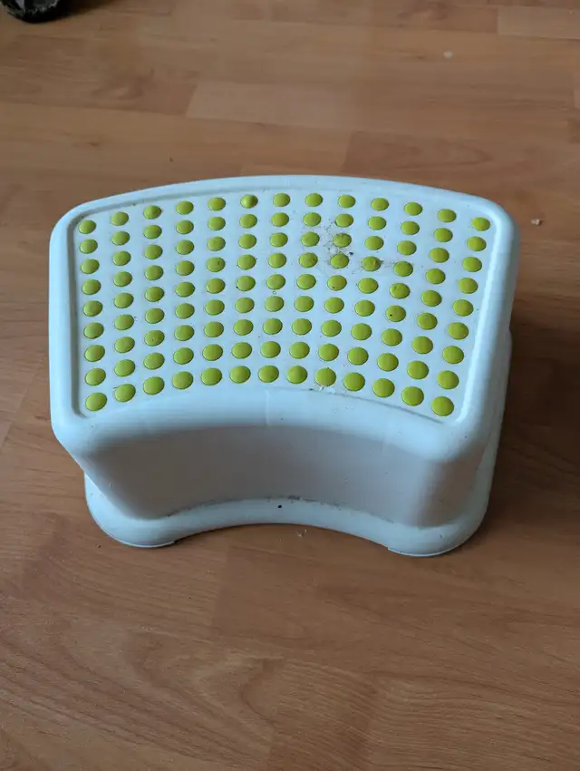 Child Step Stool in Other in Delta/Surrey/Langley - Image 3