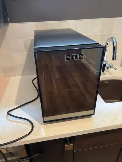 Koolatron 6 Bottle Wine Cooler / Wine Cellar, View more