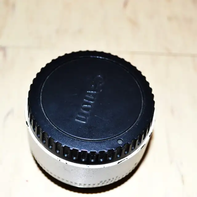 Canon EF 1.4X Teleconverter in Cameras & Camcorders in City of Toronto - Image 3