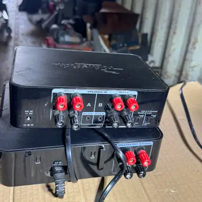Control your speakers wirelessly with this Rocketfish system. This is a used Rocketfish wireless sys...