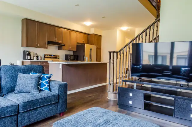 4 Bedroom Home for Short-Term Rental in Thorold, Niagara Region in Ontario in Canada - Image 4