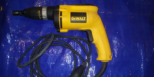 Dewalt DW255 VSR Drywall Screwdriver in Power Tools in Brantford - Image 4