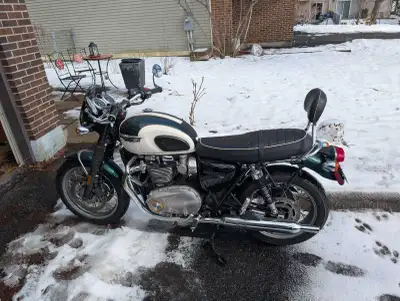 UPDATED - installed new battery, she starts and runs fine. 12,000 km. 2018 beauty. I bought it from...