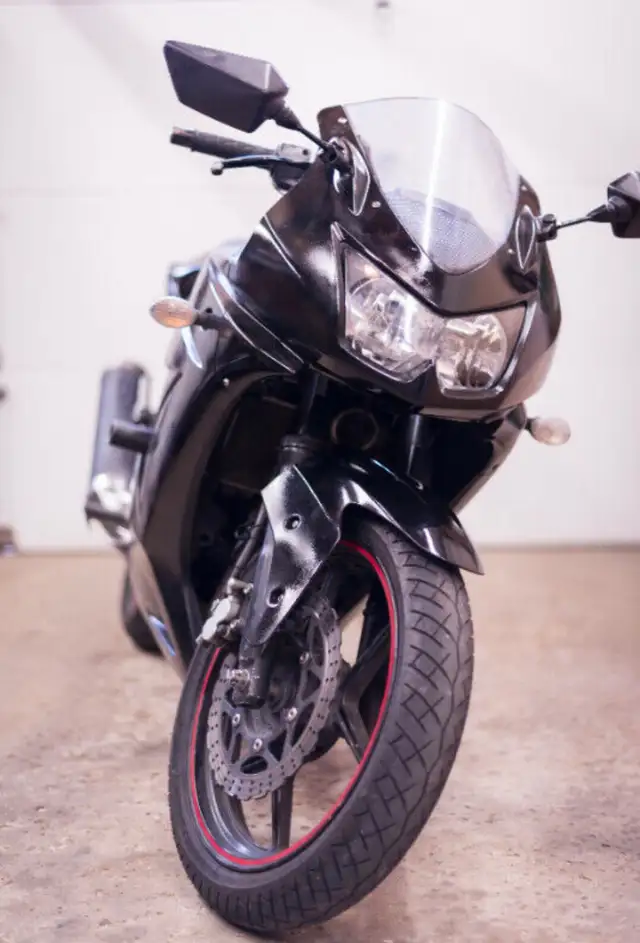 Kawasaki Ninja 250R black 2011 in Sport Bikes in City of Toronto - Image 2