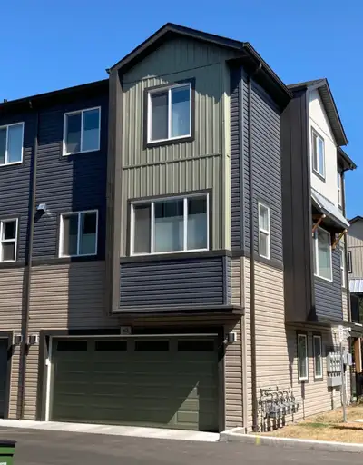 FOR SALE 3 bdrm plus den Townhouse Schonsee NE Edmonton . Immediate availability. Priced at $379.900...