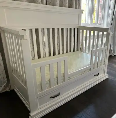 Franklin & Ben 4-in-1 Crib with Storage & 6-Drawer Dresser