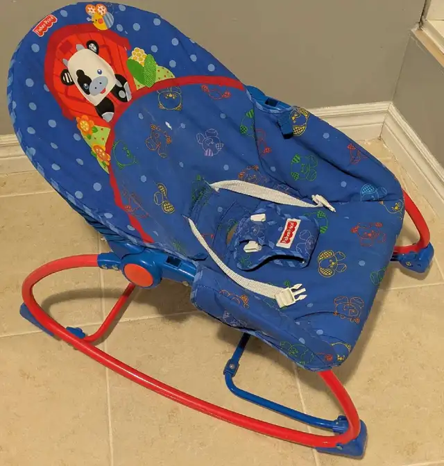 Baby chair/baby rocker/baby rocking chair in Chairs & Recliners in City of Toronto - Image 4