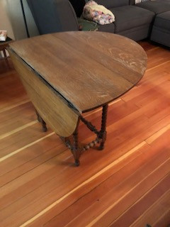 Antique Gate Leg Oval Oak Table in Other Tables in Kelowna - Image 3