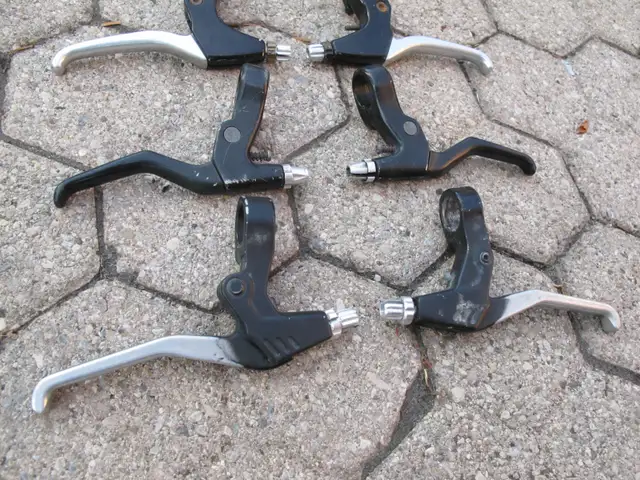 Bicycle bike mountain BMX road  brake levers pairs, great shape in Frames & Parts in City of Toronto - Image 4