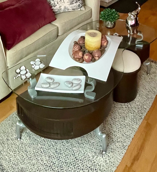 Savon Stylish Coffee Table and (2) Ottomans   in Other in City of Toronto
