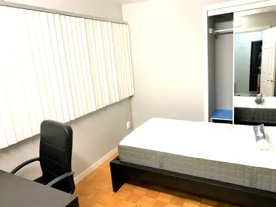 Furnished room for rent / Chambre mueblee a louer