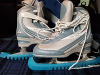 Ladies - Softec Ice Skates & boot bag