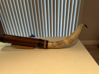 28" Texas Long "SINGLE" Horn ( Original) with wall mount