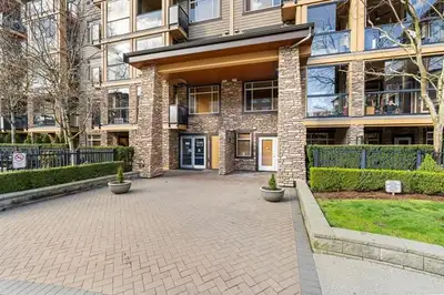Welcome! Located in the popular Yorkson community in Langley, this home is within walking distance o...