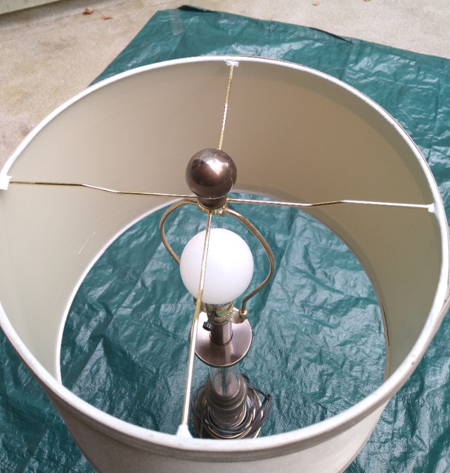 Classic Style Table Lamp (35" tall) in Indoor Lighting & Fans in Kitchener / Waterloo - Image 2