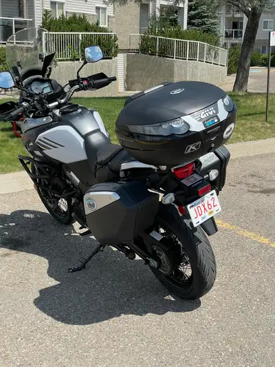 41000 km , excellent condition. Custom seat ,new sprockets and chain , tail box , side bags , a lot...