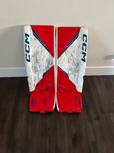 Selling Bauer Axis 2.9 pads that were used for one season. We live in Lethbridge but are in Calgary...