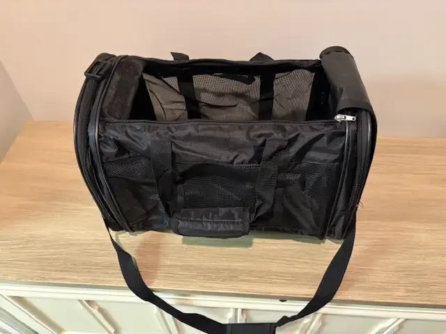 Pet Carrier in Accessories in Winnipeg - Image 4