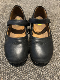 Black school shoes size 3