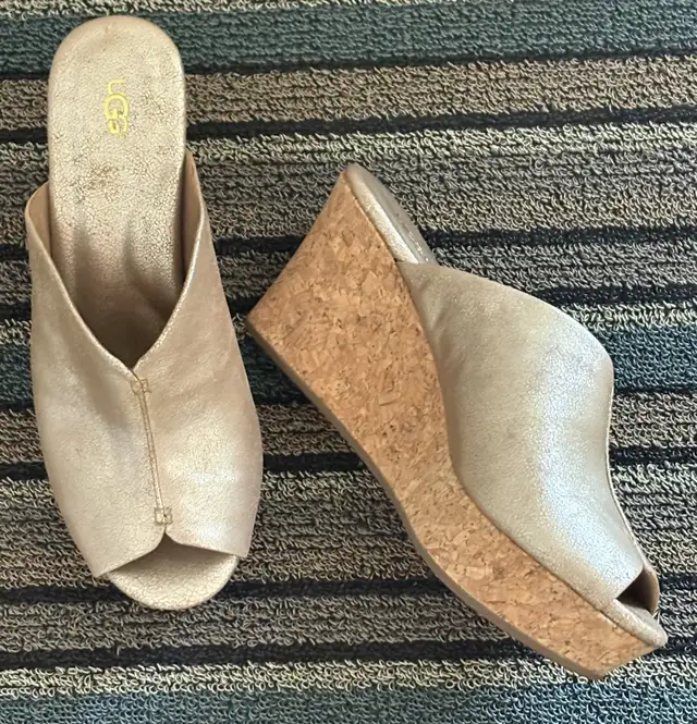 UGG SHOES in Women's - Shoes in Calgary - Image 3