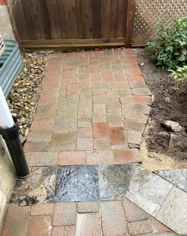 Custom Interlock Art For Flat Surfaces or Walls in Interlock, Paving & Driveways in Markham / York Region - Image 14