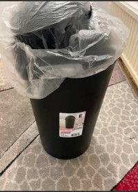 Brand new unopened sterilite swingtop waste basket garbage bin !