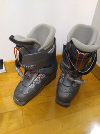 SKI BOOTS