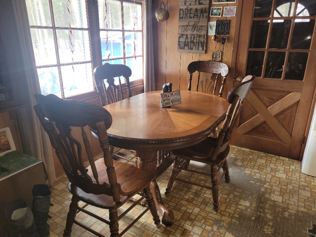 Dining Room Table in Dining Tables & Sets in Kawartha Lakes - Image 4