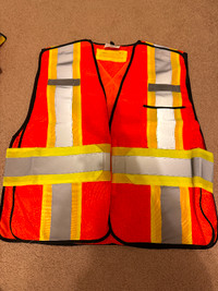 Men’s construction safety vest